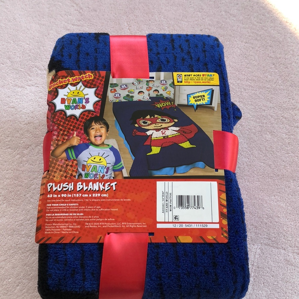 Plush blanket size 62 in x90 in new never used